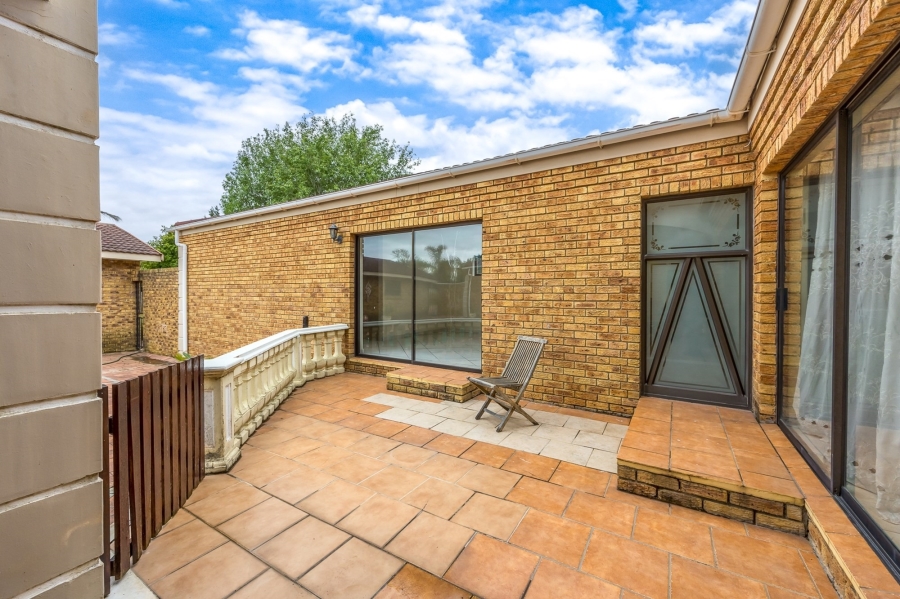 9 Bedroom Property for Sale in Vierlanden Western Cape